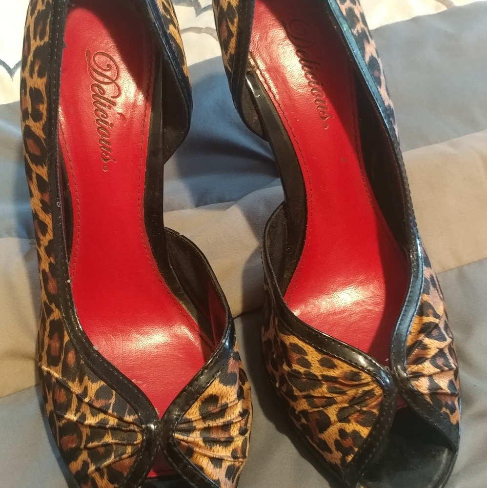 Leopard pin up style heels